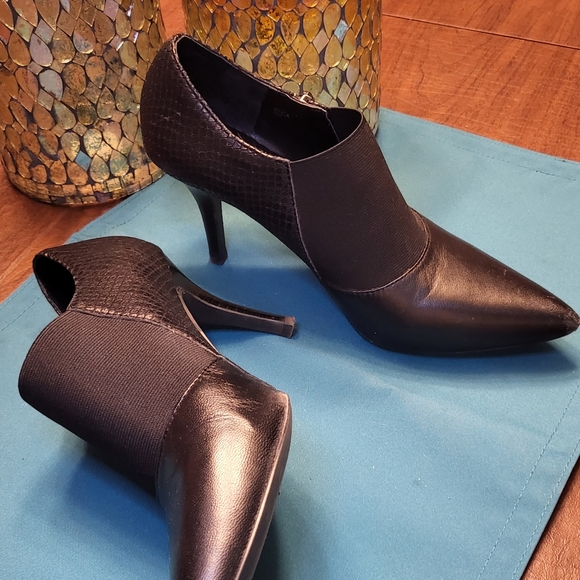 Barely Worn Leather and Suede Black Ankle Boots - Picture 5 of 6